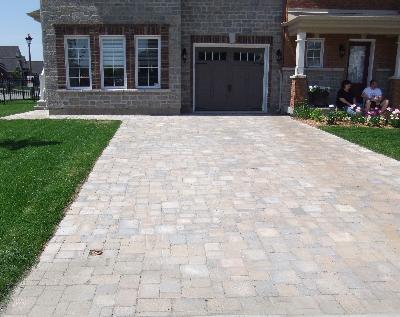 Pour trottoirs, allées de stationnement, bordures de piscine, terrasses et patios