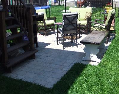 Vaste gamme de pavés, dalles, marches et bordures